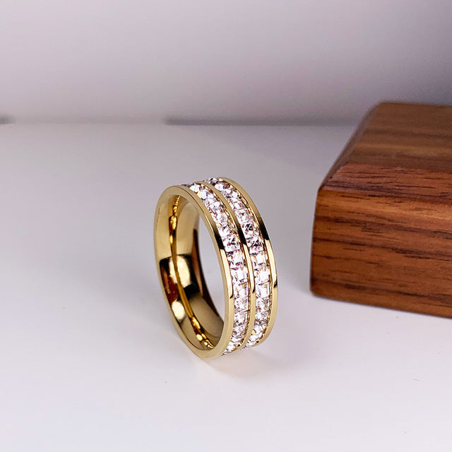 Elegant Inlaid Zirconia Ring