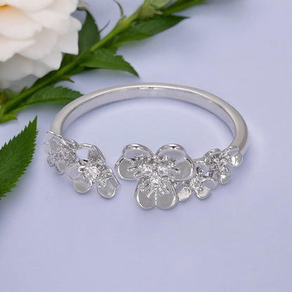 Tonia Dainty Flower Ring