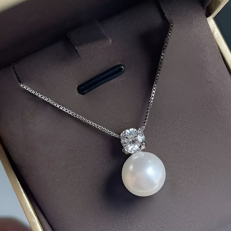 Vintage Imitation Pearl Pendant Necklace