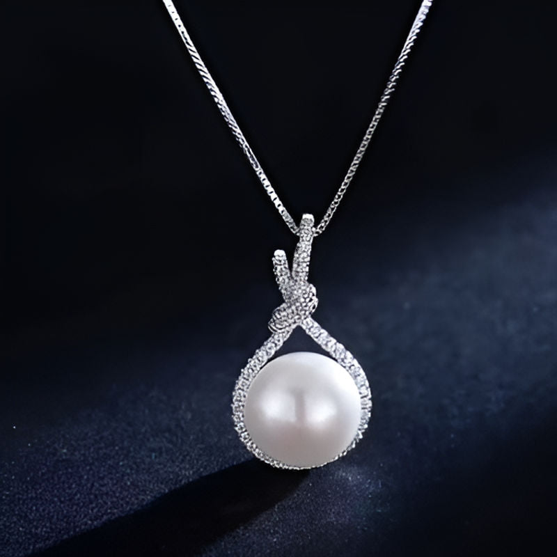 Vintage Imitation Pearl Pendant Necklace