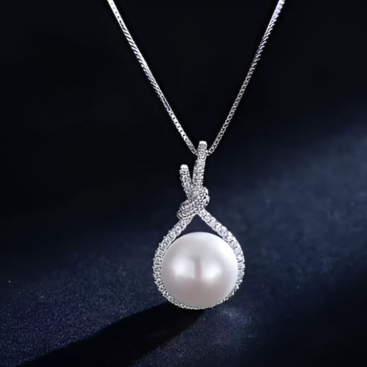 Vintage Imitation Pearl Pendant Necklace