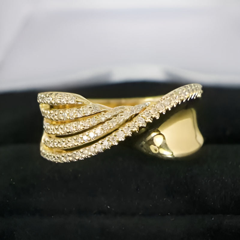 Vintage Wave Design Paved Ring