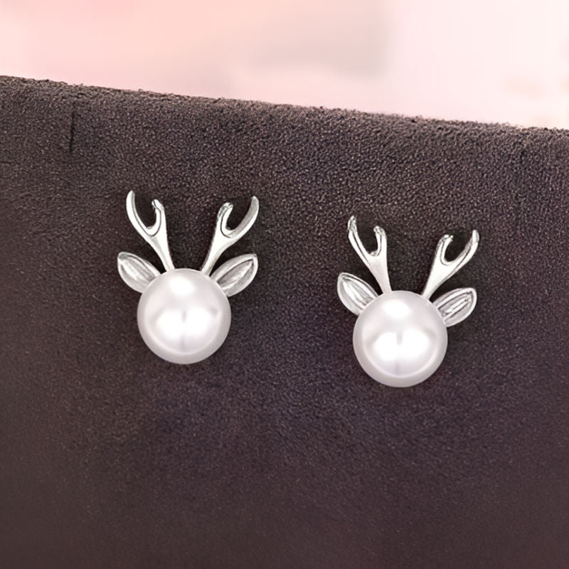 Vintage Graceful Pearl Stud Earrings
