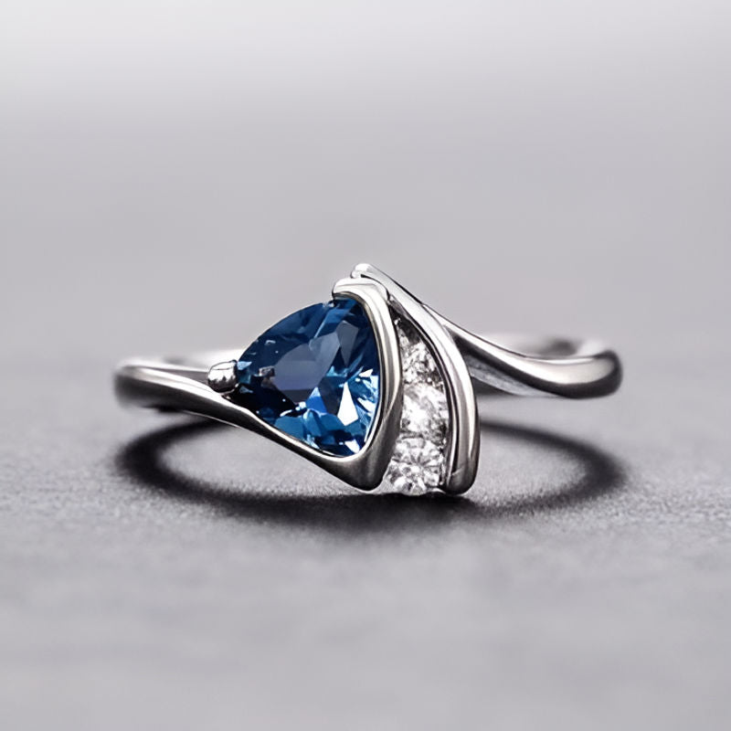 Vintage Noble Blue Zirconia Ring