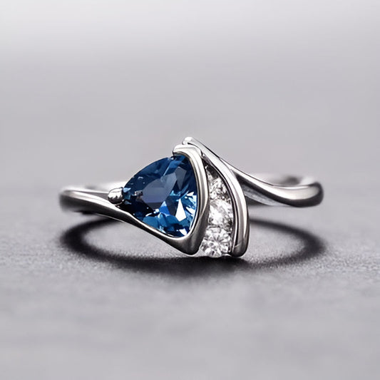 Vintage Noble Blue Zirconia Ring