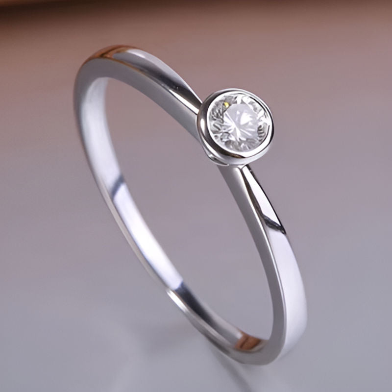 Vintage Contracted Round Zirconia Ring