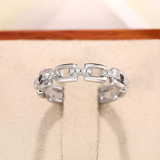 Vintage Band Exquisite Linked Ring