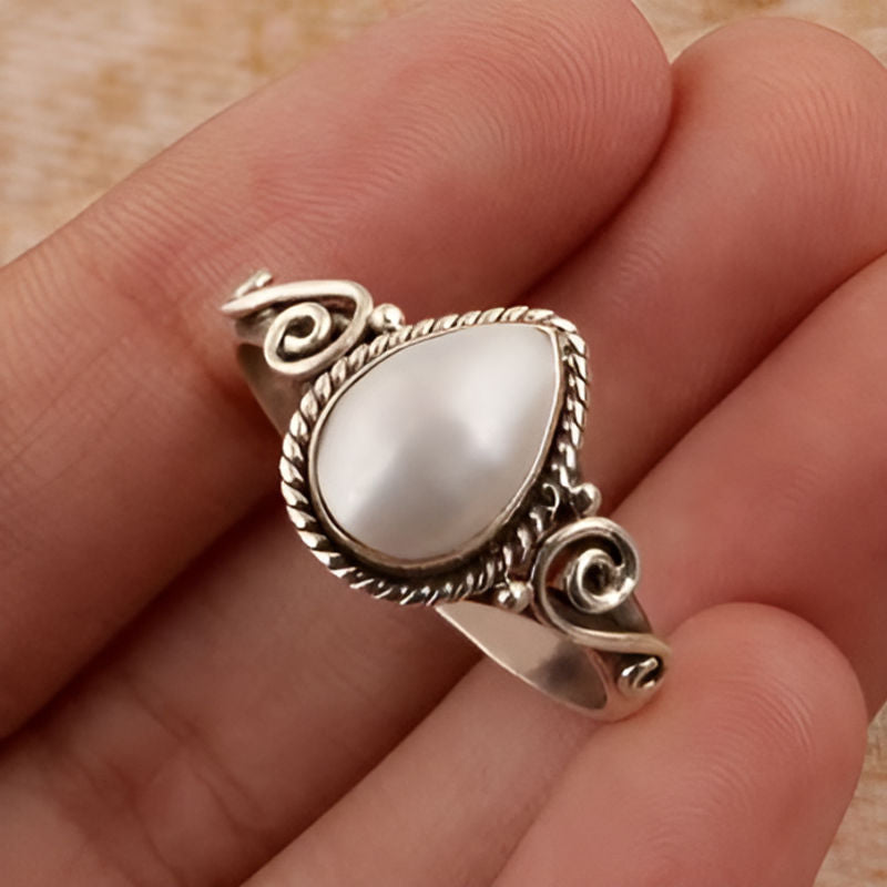 Vintage Metal Waterdrop Ring