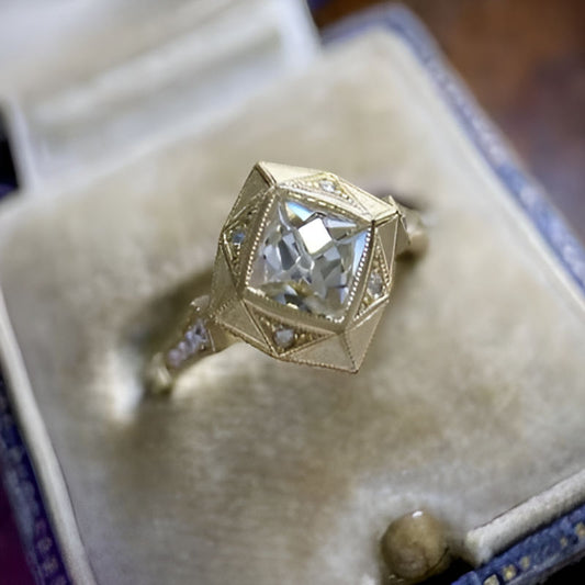 Elegant Square Geometry Gold Ring
